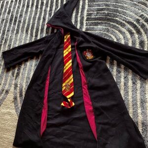 Gryffindor robe and tie